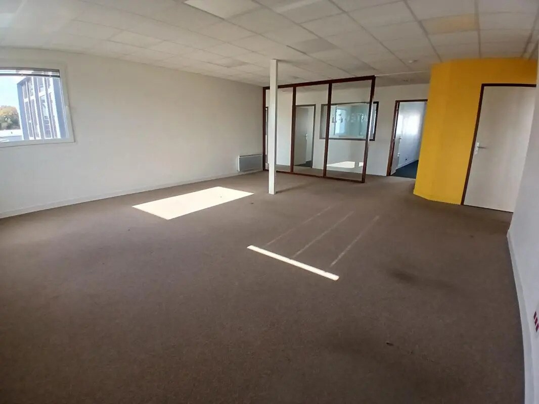 Office in Vannes for sale Interior Photo- Image 1 of 8