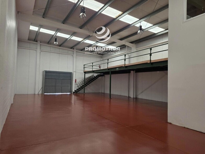 Industrial in Rivas-Vaciamadrid, Madrid to rent - Building Photo - Image 2 of 8
