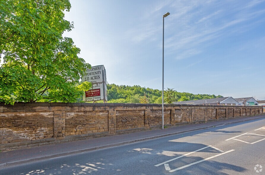 Bradford Rd, Batley, WF17 6LF UK