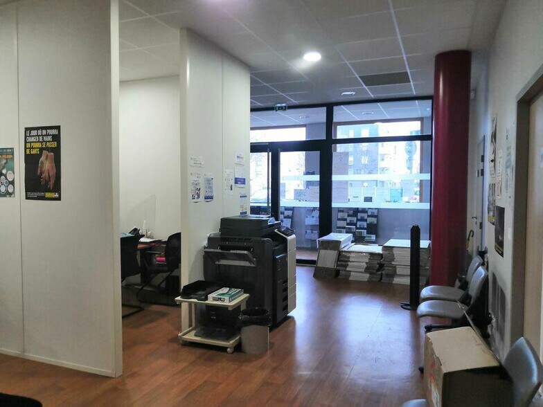 Office in Rouen to rent - Primary Photo - Image 3 of 4