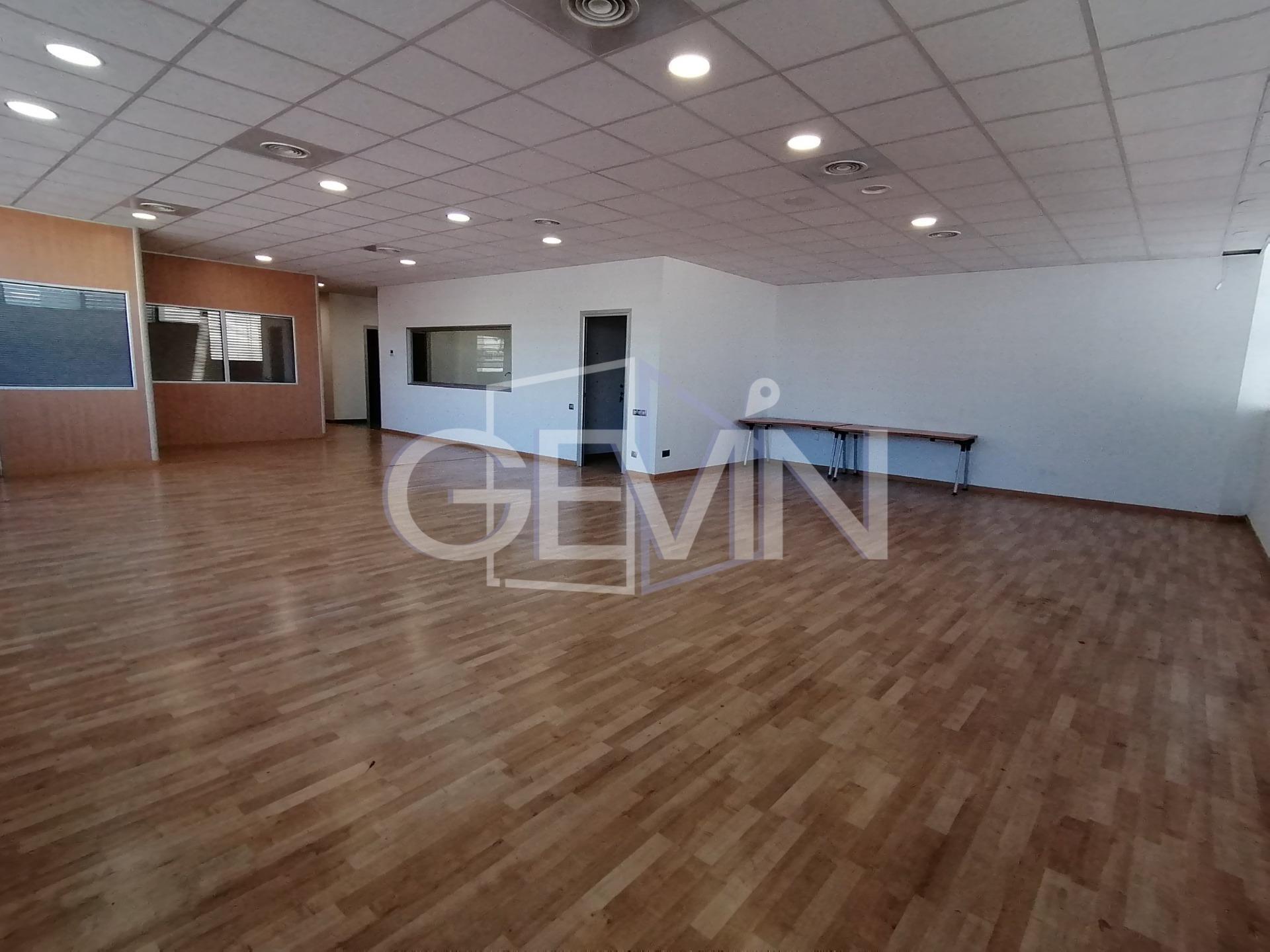 Office in Santa Perpètua de Mogoda, Barcelona to rent Interior Photo- Image 1 of 13