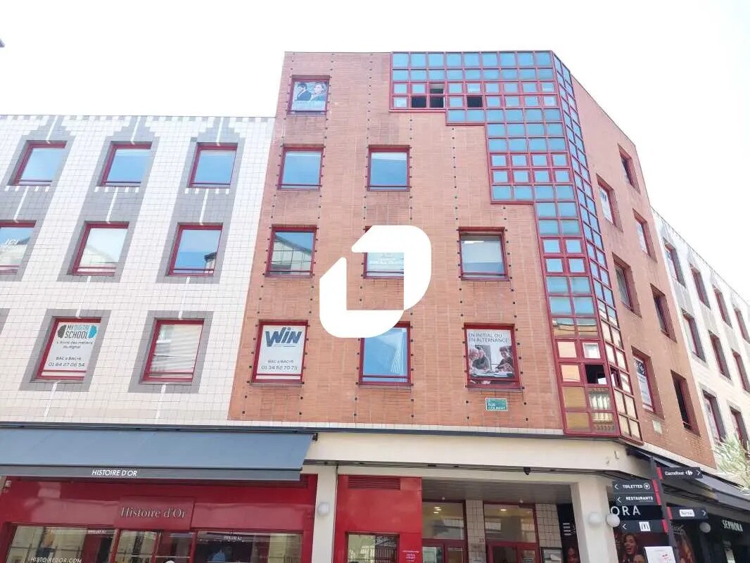 Office in Montigny-le-Bretonneux to rent Building Photo- Image 1 of 10