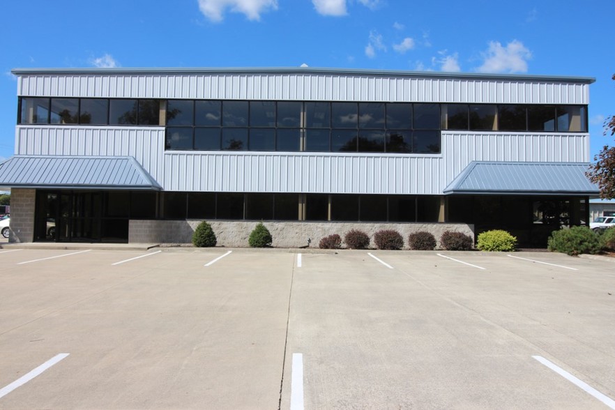 8310 Clinton Park Dr, Fort Wayne, IN for rent - Building Photo - Image 1 of 8