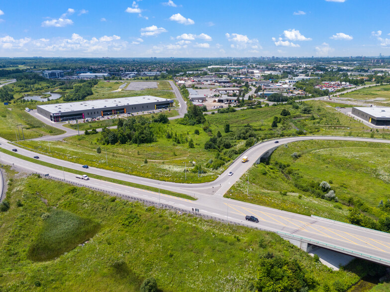 Russell Rd-Building E1, Ottawa, ON for rent - Building Photo - Image 2 of 5