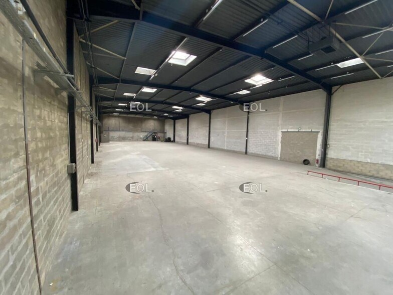 Industrial in Morangis to rent - Building Photo - Image 2 of 6