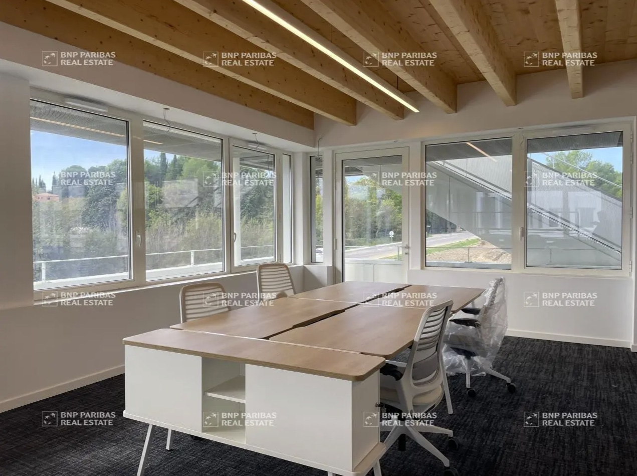 Office in Ventabren to rent Interior Photo- Image 1 of 6