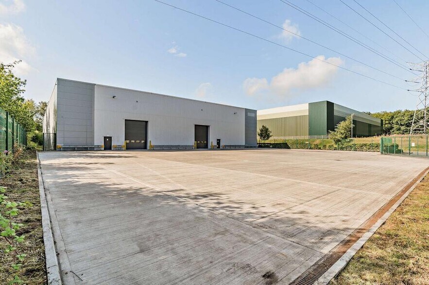 M36 Tower Rd, Stone to rent - Building Photo - Image 3 of 34