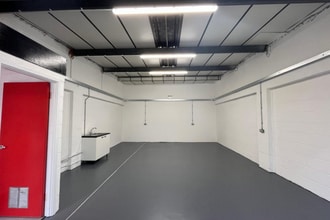 Edison Rd, Aylesbury to rent Interior Photo- Image 2 of 2