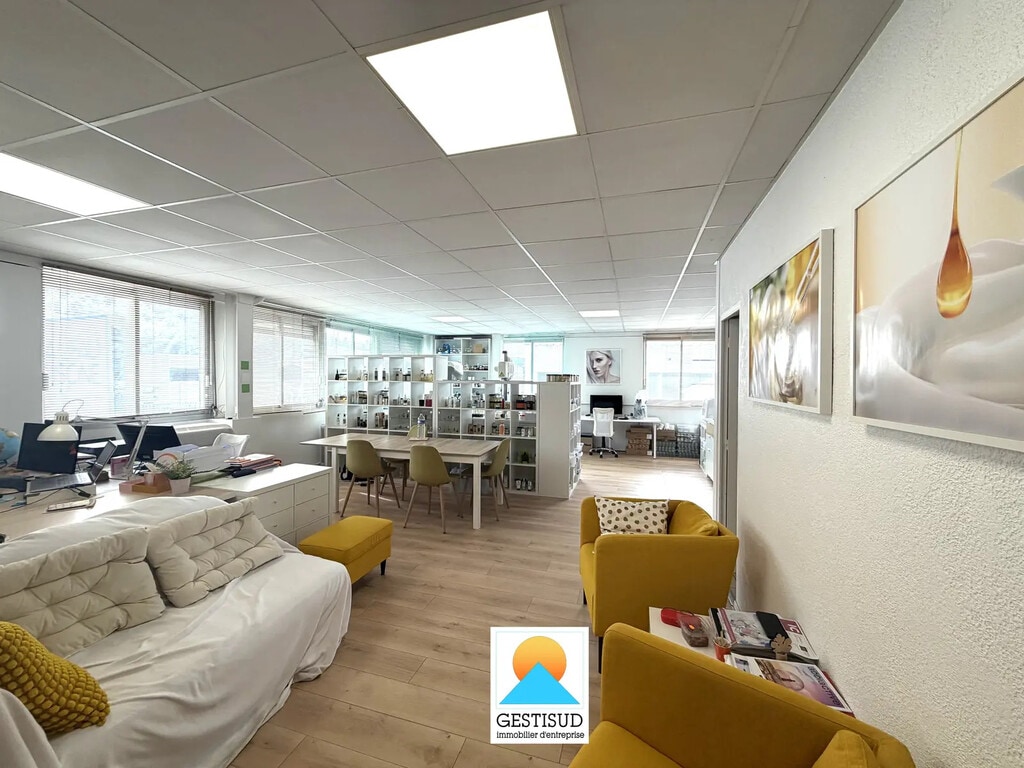 Location Bureaux 60 m² - Photo 1