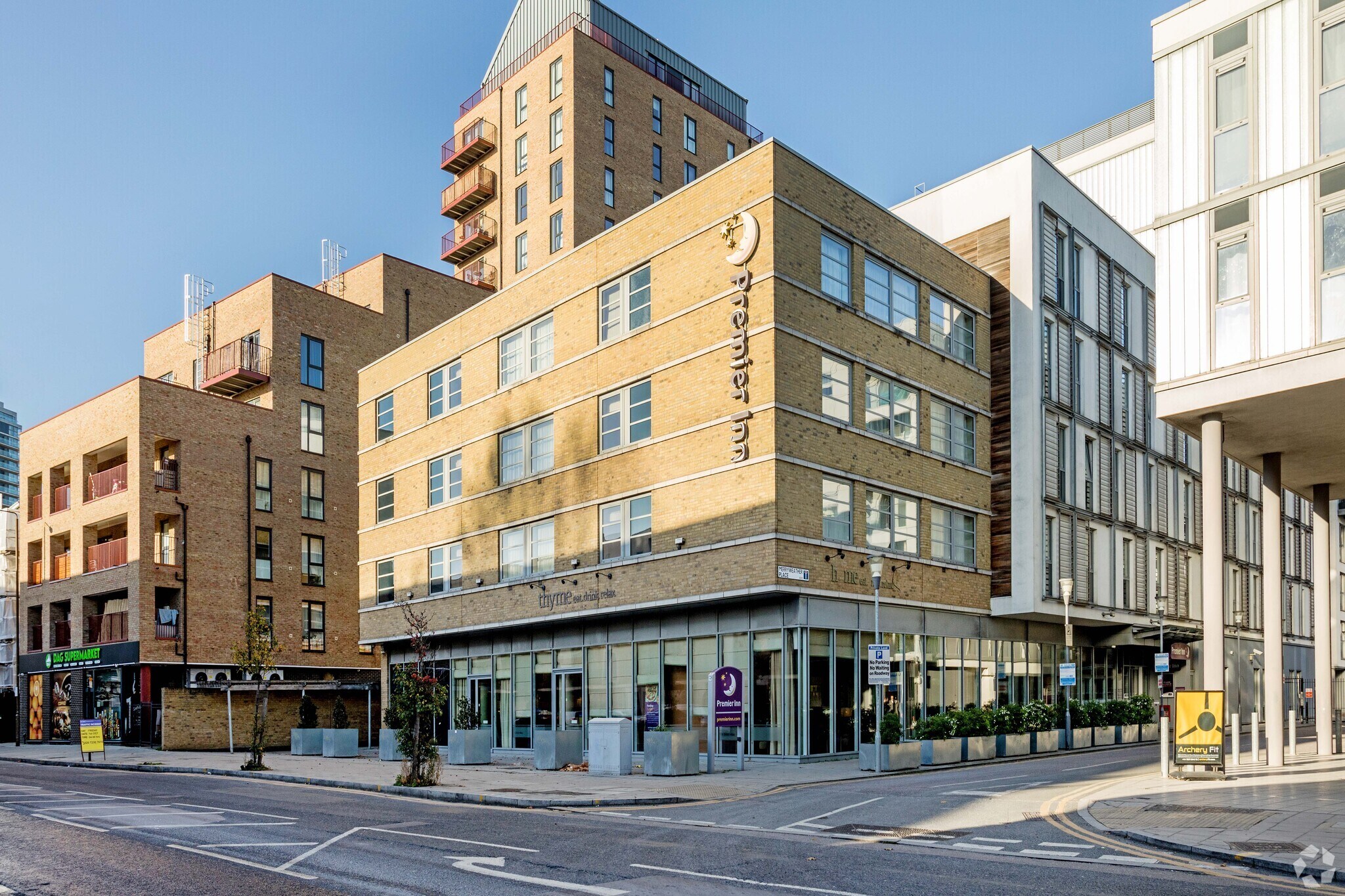 43-81 Greenwich High Rd, London for sale Primary Photo- Image 1 of 1