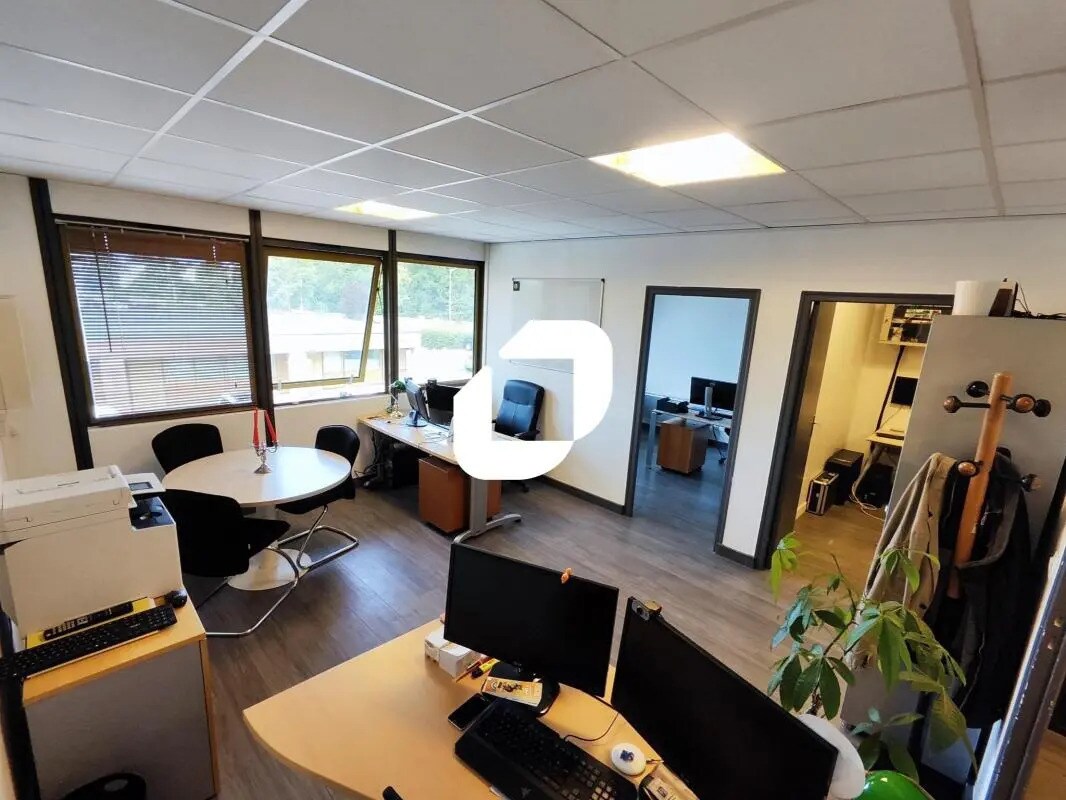 Office in Croissy-Beaubourg to rent Interior Photo- Image 1 of 6