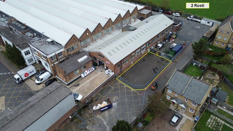 Magnet Rd, Wembley to rent - Building Photo - Image 1 of 7