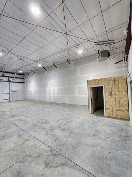 1341 45th St, Columbus, NE to rent - Building Photo - Image 3 of 18