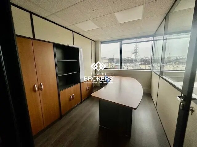 Office in Cergy to rent - Interior Photo - Image 3 of 8