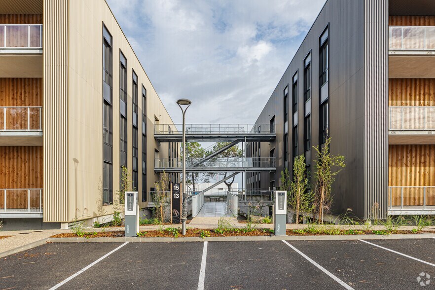 5 Rue Amy Johnson, Mérignac to rent - Building Photo - Image 2 of 4