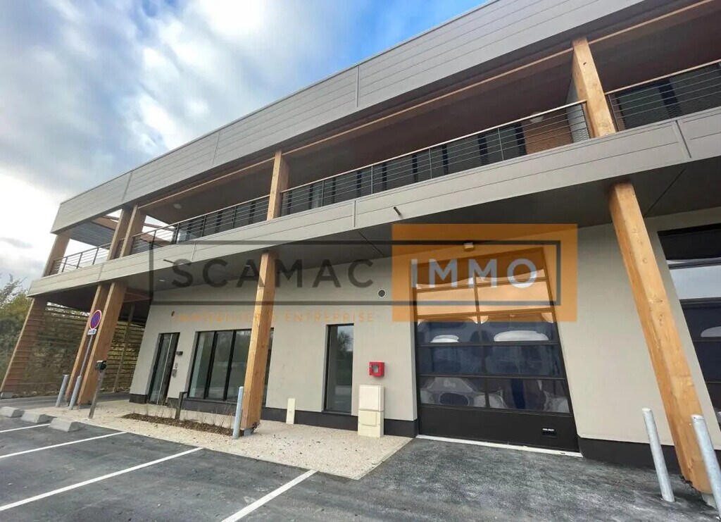 Location Entrepôt 310 m² - Photo 1