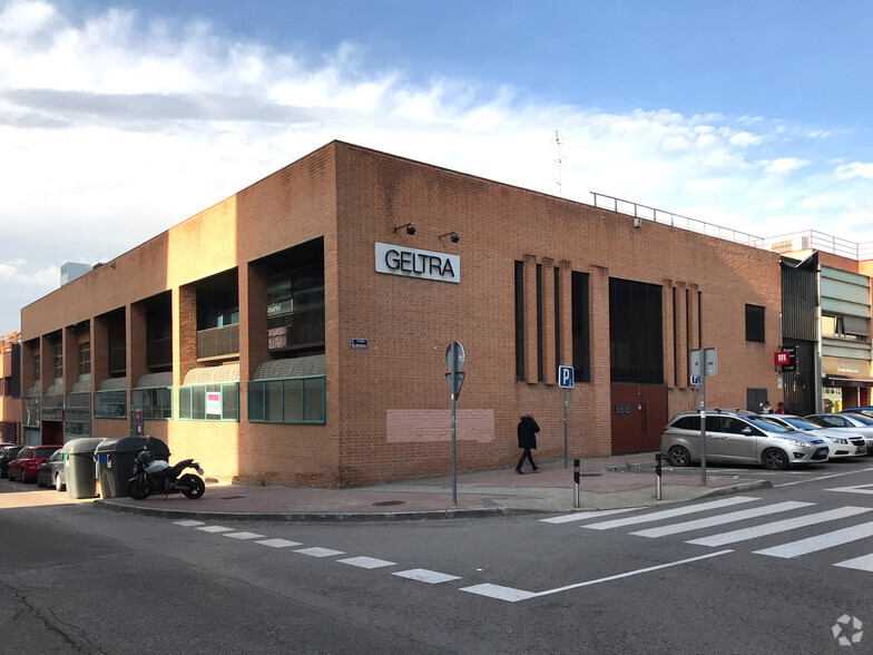 Calle De Manuel Tovar, 16, Madrid, Madrid for rent - Building Photo - Image 2 of 4