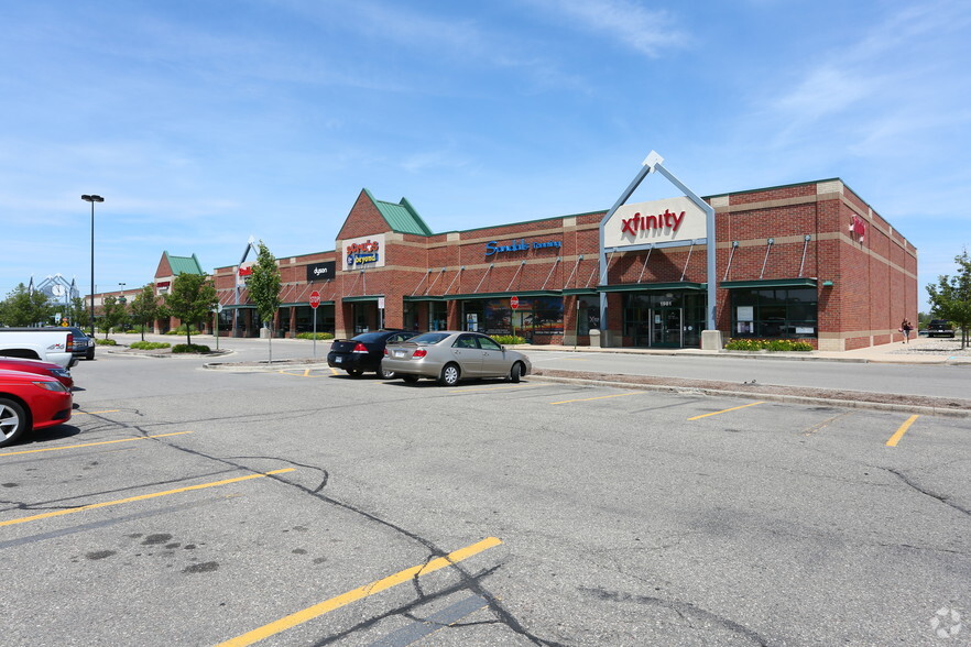 1933-1981 W Maple Rd, Troy, MI for sale - Primary Photo - Image 1 of 1