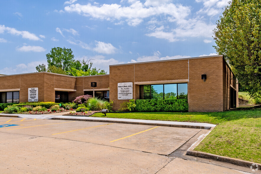 6112-6134 E 61st St, Tulsa, OK for rent - Building Photo - Image 1 of 5