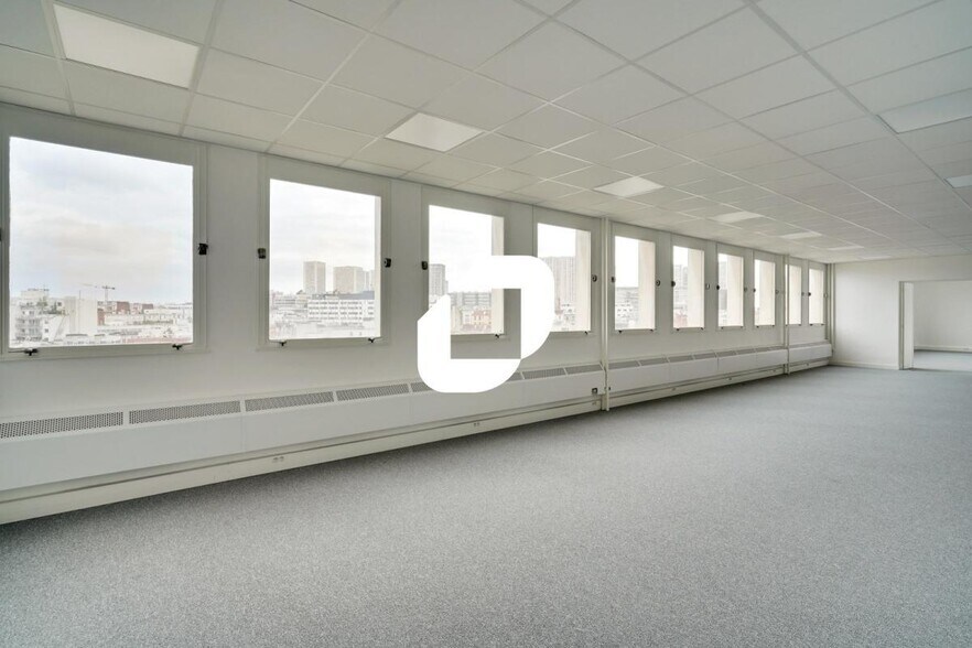 Industrial in Paris to rent - Interior Photo - Image 2 of 12