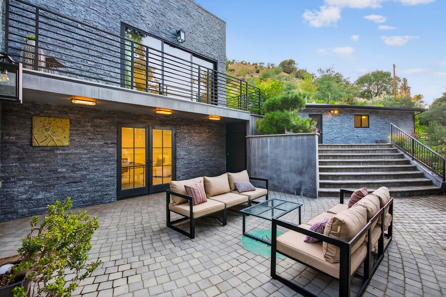 McGroarty Estates portfolio of 3 properties for sale on LoopNet.co.uk - Building Photo - Image 1 of 125