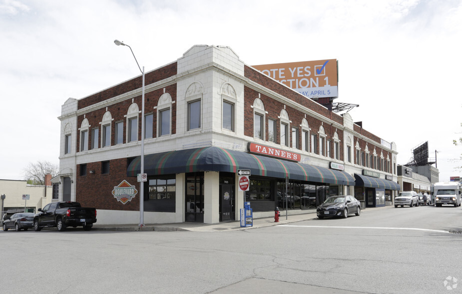 7425-7433 Broadway St, Kansas City, MO for rent - Primary Photo - Image 1 of 4