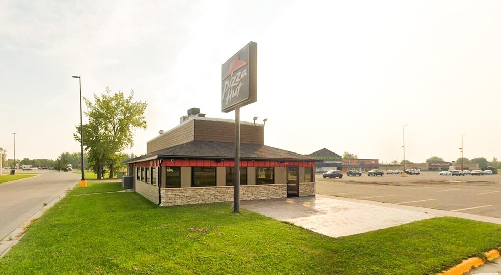 1809 Hwy 59 S, Thief River Falls, MN for sale - Building Photo - Image 2 of 3