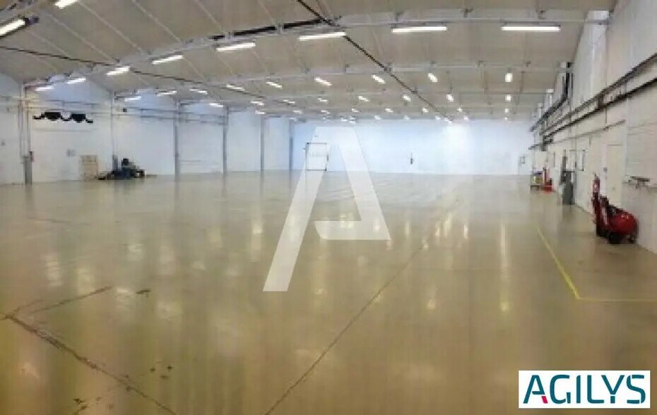 Light Industrial in Massy to rent - Building Photo - Image 2 of 11