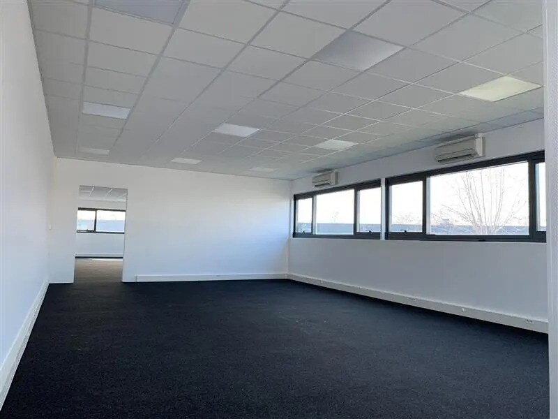 Office in Bonneuil-sur-Marne to rent Interior Photo- Image 1 of 6