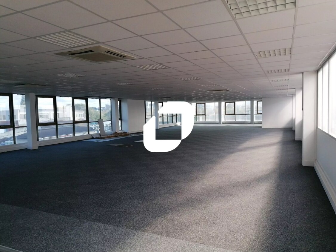 Office in Bezons to rent Interior Photo- Image 1 of 2