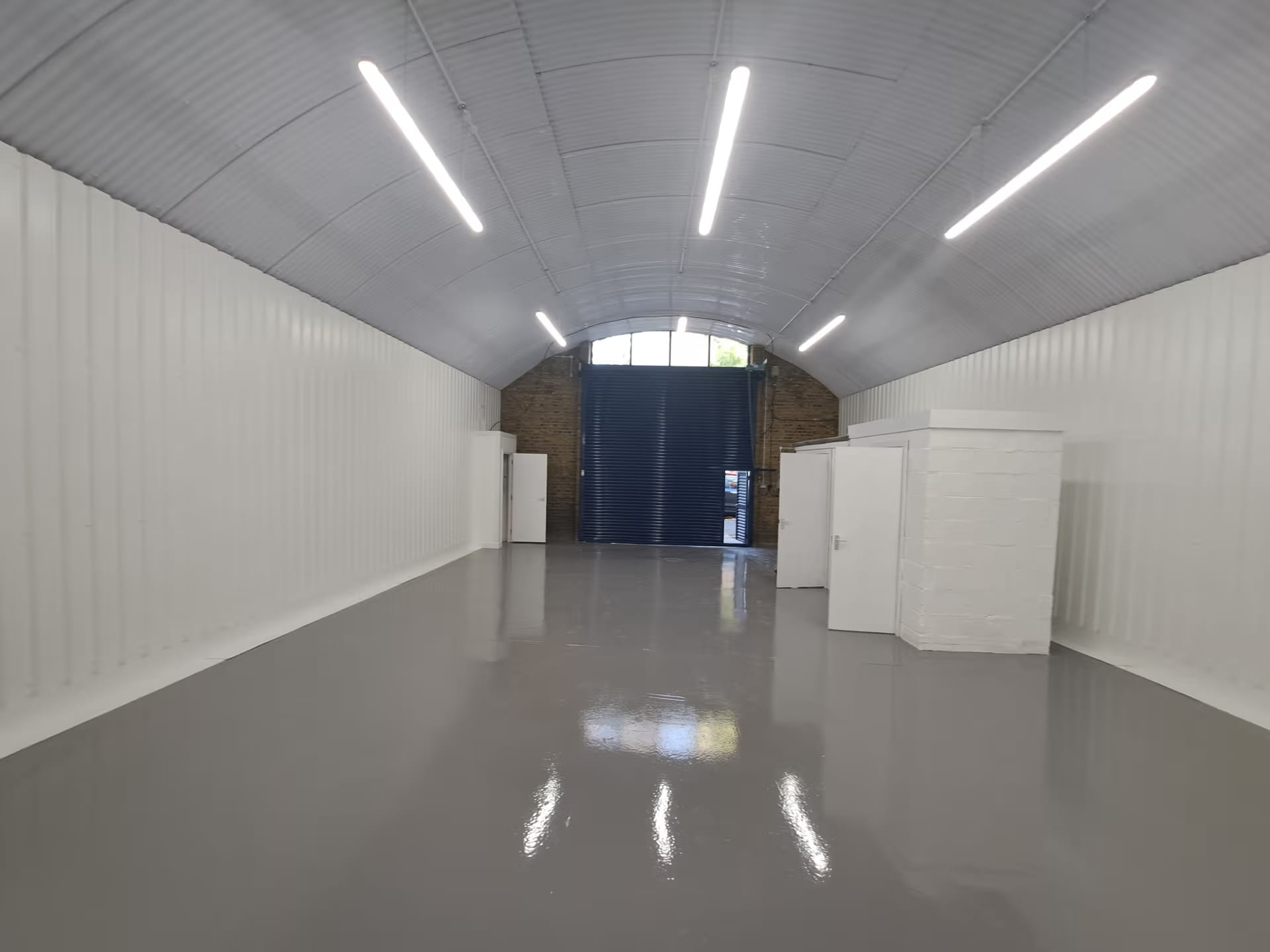 Pinchin St, London to rent Interior Photo- Image 1 of 2