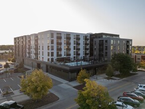 425 S Broadway, Rochester, MN for rent Primary Photo- Image 1 of 18