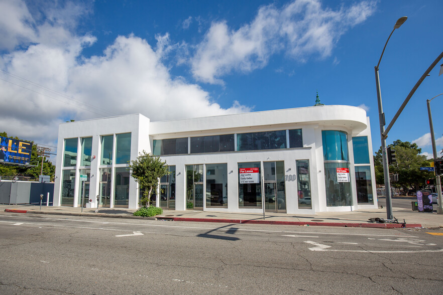 700 N Fairfax Ave, Los Angeles, CA for rent - Building Photo - Image 3 of 7