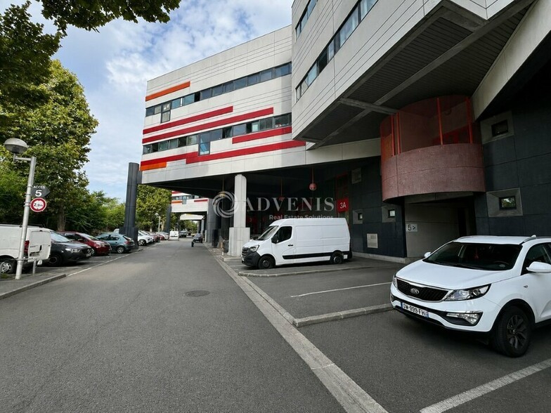 12 Chemin Du Moulin Basset, Saint-Denis to rent - Building Photo - Image 1 of 12