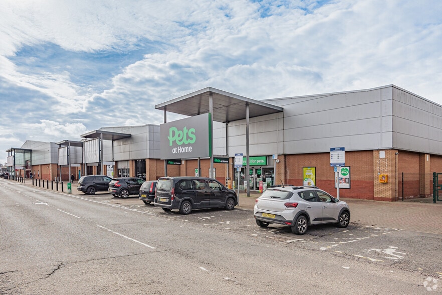 Coatbank St, Coatbridge to rent - Building Photo - Image 2 of 4