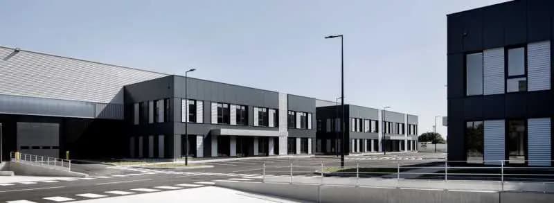 Light Industrial in Le Bourget to rent Building Photo- Image 1 of 6