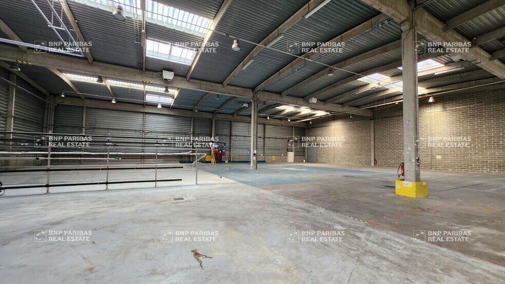 Industrial in Sucy-en-Brie to rent - Building Photo - Image 2 of 10