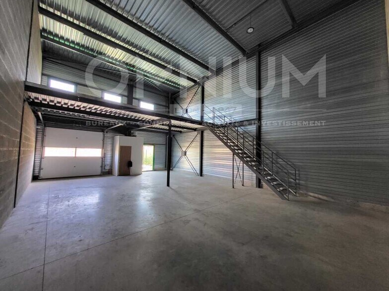 Light Industrial in Mions to rent - Interior Photo - Image 3 of 8