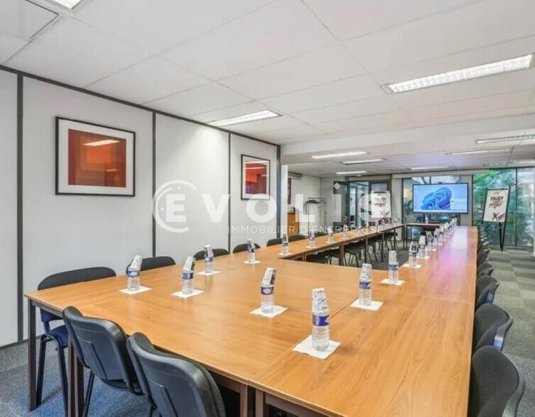 Office in Levallois-Perret to rent - Building Photo - Image 3 of 12