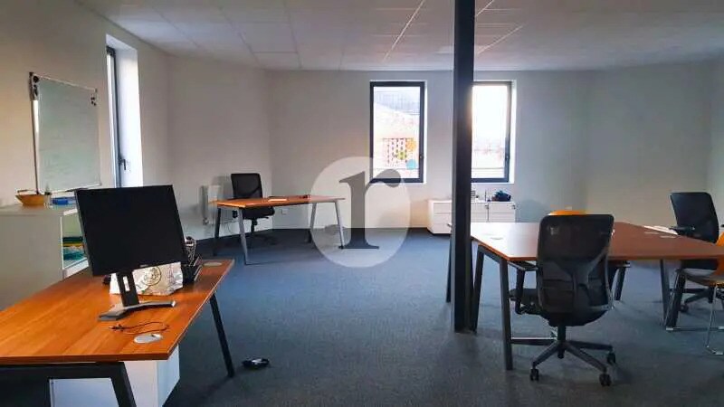 Retail in VILLENEUVE-D'ASCQ to rent Interior Photo- Image 1 of 6