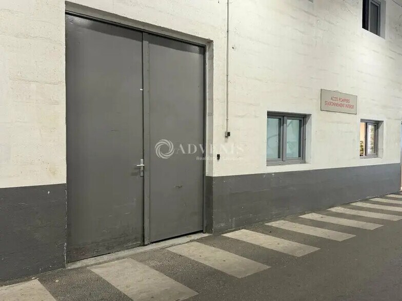 Light Industrial in Vanves to rent - Building Photo - Image 1 of 5