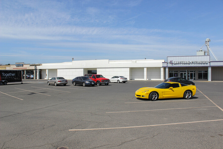 1710 Gregory Avenue Ext, Sunnyside, WA for rent - Building Photo - Image 3 of 26