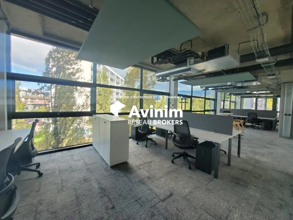 Location Bureaux 335 m² - Photo 1