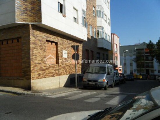 Retail in Cáceres, Cáceres to rent - Building Photo - Image 3 of 5