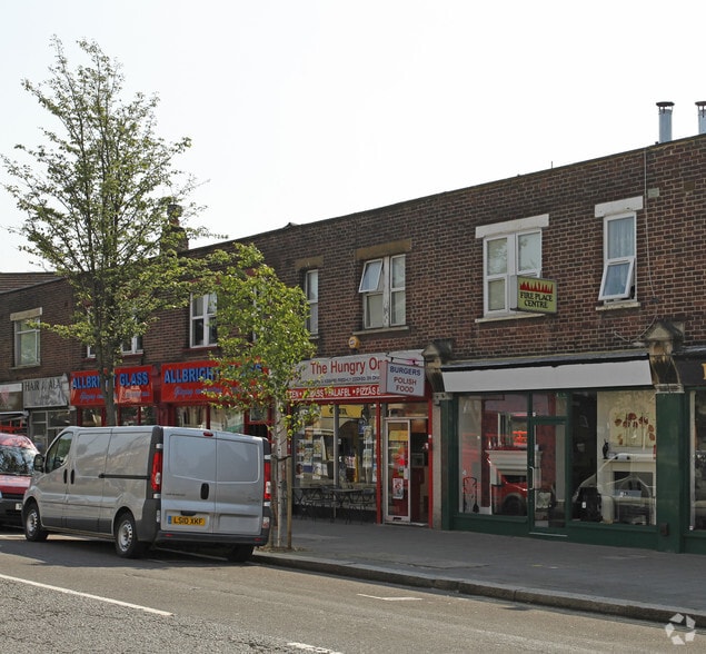 190 Northfield Ave, London to rent - Building Photo - Image 2 of 2