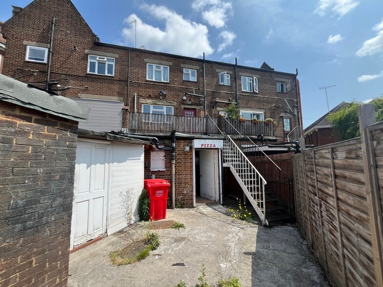 27 Salisbury Sq, Hatfield for sale - Building Photo - Image 3 of 3