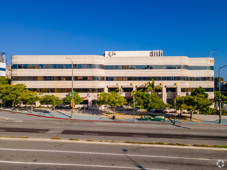 10390 Santa Monica Blvd, Los Angeles, CA for rent - Building Photo - Image 2 of 5