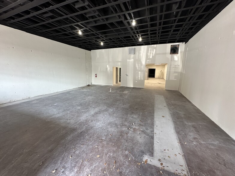 205 N Elm St, Denton, TX to rent - Building Photo - Image 3 of 5