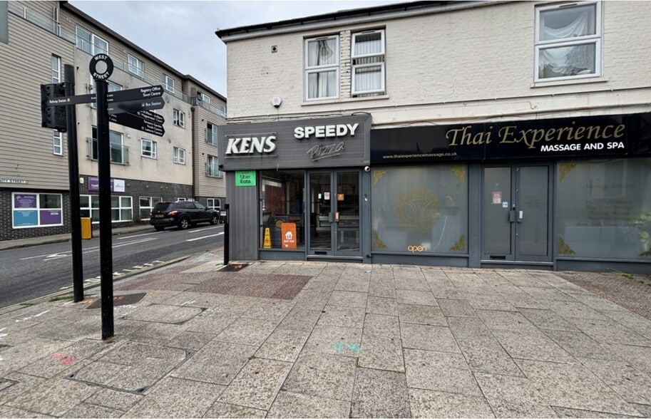 161 West St, Fareham to rent - Building Photo - Image 2 of 3