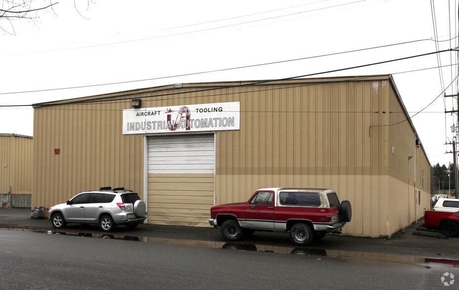 INDUSTRIAL PORTFOLIO portfolio of 3 properties for sale on LoopNet.co.uk - Primary Photo - Image 3 of 3